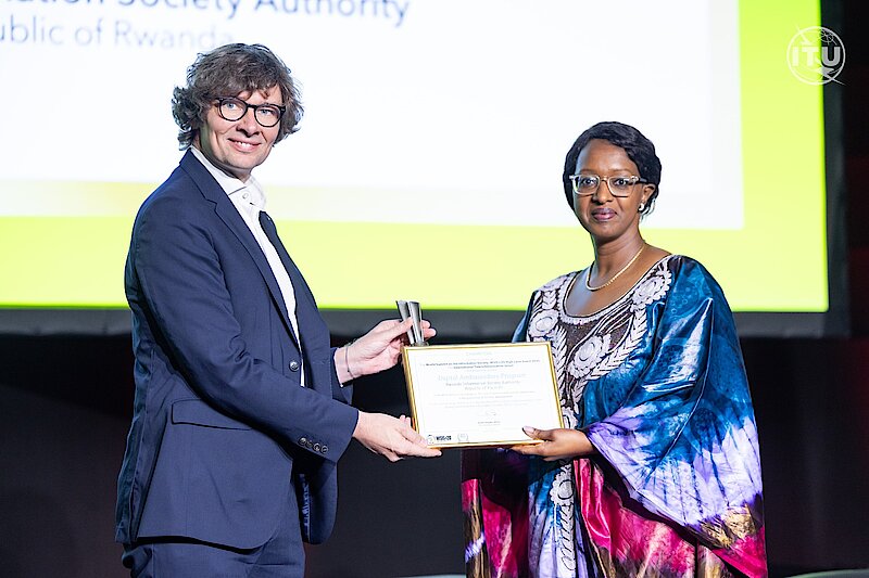 Lusa Program Rwanda Rwanda : son programme d’ambassadeurs du numérique primé à Genève 🏆 ...